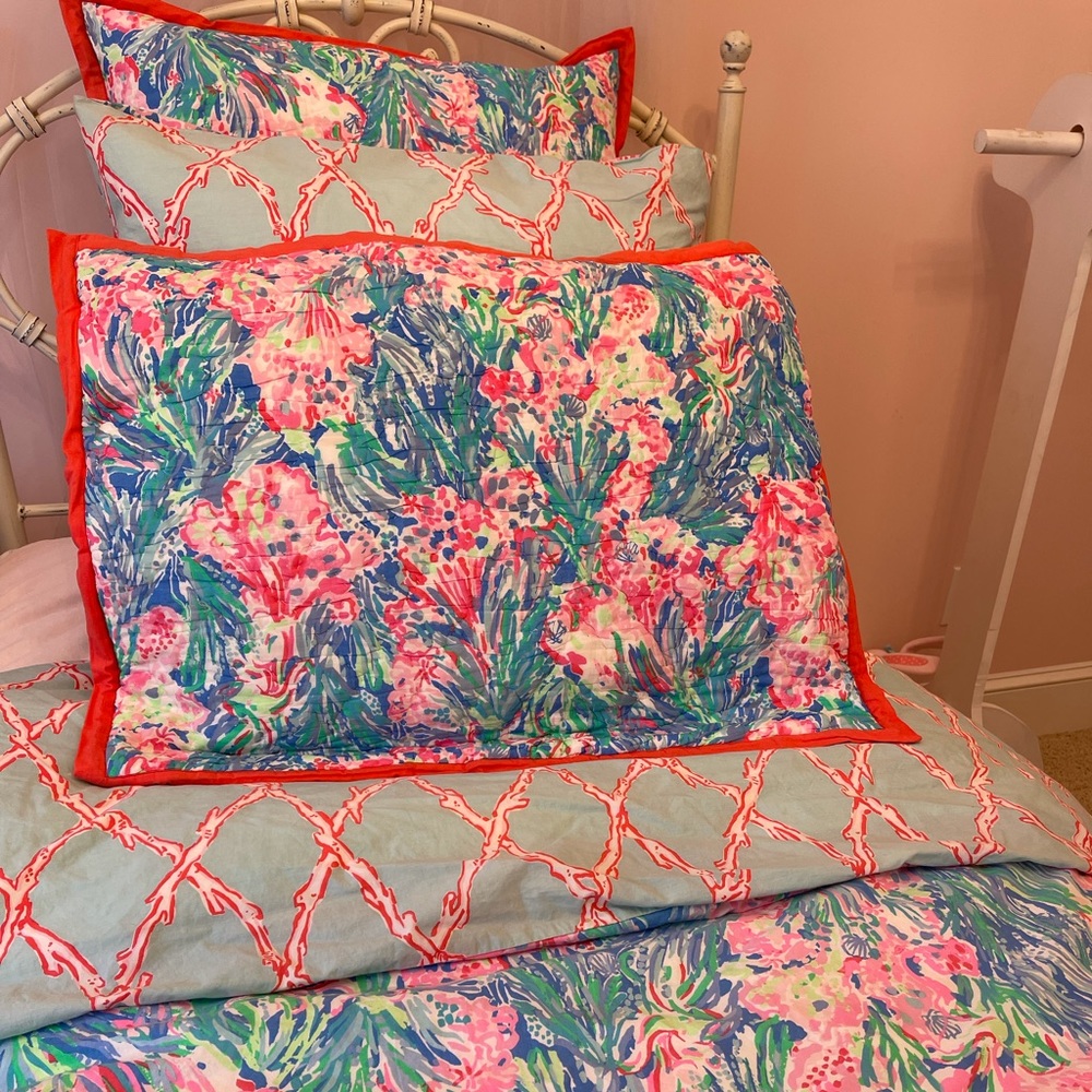 Lilly Pulitzer twin / twin xl duvet and shams